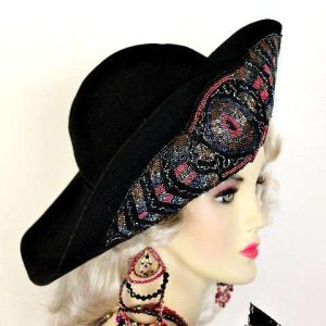 <META NAME="DESCRIPTION" CONTENT="Black Winter Wool Vintage Classically Styled Designer Hat By NY Fashion Hats. This Formal Hat Is Suited For Evening Wear